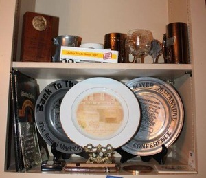 lot 490 image: Oscar Mayer awards and cigars