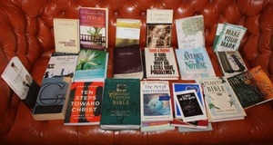 lot 506 image: Bibles and womens study books