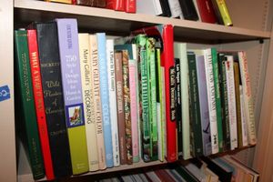 lot 502 image: Books mostly decorating and gardening