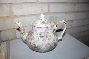 lot 660 image: Porcelain teapot by Crown Dorset