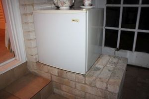 lot 655 image: Dorm size mini Refrigerator