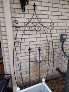 lot 597 image: Black metal garden trellis