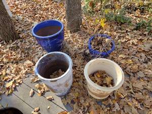 lot 654 image: Blue glazed planters, and plastic planters - 4 total