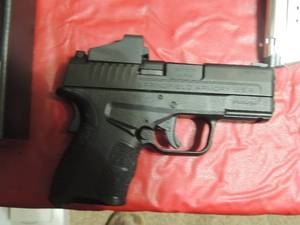 lot 80 image: Springfield Armory XOS mod 80 gear up- 9MM Crisom trace red dot 3.3 barrel--- 1 small case,  1 bag case  AND - 5 Magazines  NEW