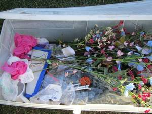 lot 154 image: wreath making items  flowers