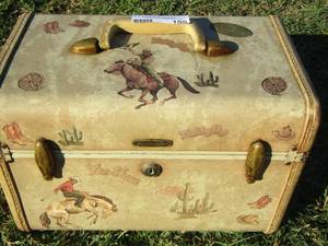 lot 155 image: Samsonite western womens make up case