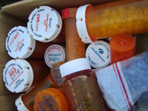 lot 160 image: various med bottles full of all color beads