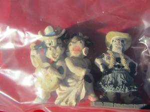lot 106 image: cow figurines