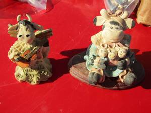 lot 107 image: cow minis