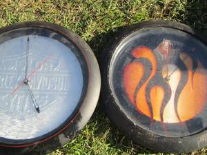 lot 32 image: 2  Harley Davidson wall clocks