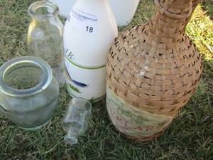 lot 18 image: glass lot of vases plus