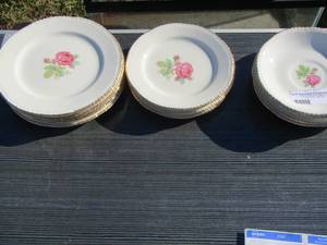 lot 182 image: 22k gold calirose alliance dinner plates & cup plates and saucers
