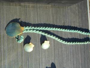 lot 188 image: seashell necklace with matching earrings