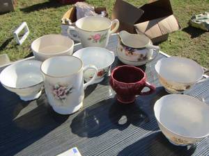 lot 202 image: handled decretive cups