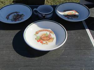 lot 204 image: 3 plates 1 rooster coffee cup