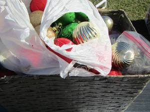 lot 243 image: various Christmas tree bulbs