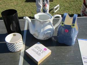 lot 255 image: tea pot no lid- glass over all purse plus