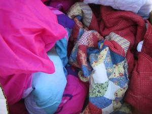 lot 267 image: kids blanket and a quilt