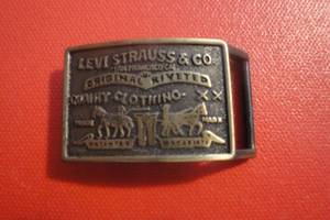 lot 88 image: Levi Strauss & Co. Original Riveted Belt Buckle, 1 14x 2