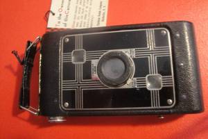 lot 17 image: Vintage Kodak Jiffy Six-20 Camera