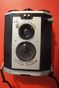 lot 20 image: Vintage Kodak Brownie Reflex Camera, Synchro Model No 173