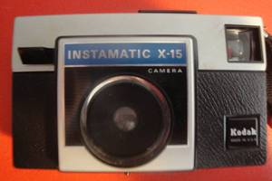 lot 26 image: Vintage Kodak Instamatic Camera Kit, X-15 Color, AX-15R