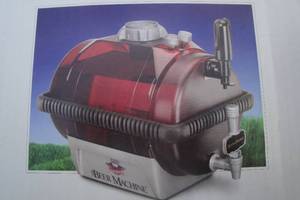lot 27 image: Ecomart Beer Machine, Cast a Green Shadow, No Mix Included