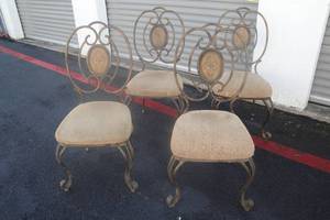 lot 36 image: 4 Dining Room Chairs with Cloth Seats