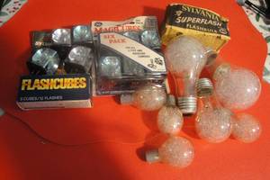 lot 38 image: Lot of Vintage Flashbulbs and Flash Cubes, Sylvania and GE Brands, Mixed Sizes