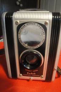 lot 41 image: Vintage Kodak Duaflex Camera with Cover, Kodet Lens