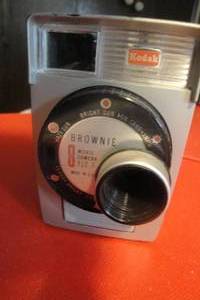 lot 47 image: Vintage Brownie Kodak Movie Camera with Adjustable Scene Settings