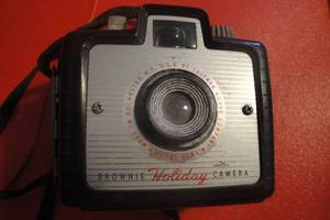 lot 62 image: Vintage Kodak Holiday Camera,