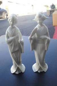 lot 51 image: Pair of Glazed White Geisha Figurines About 7 high