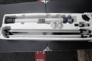 lot 124 image: Vivitar Refractor Telescope with Tripod, 50x, 100x Interchangeable Eyepiece Lens