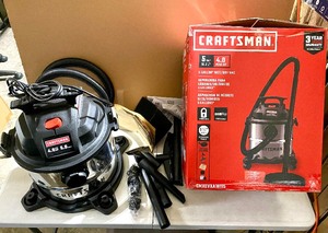 lot 2 image: Craftsman 5 Gallon WetDry Vac, 4.0 Peak-HP - Model#CMXEVXA18115 - In Condition As Shown - (READ)