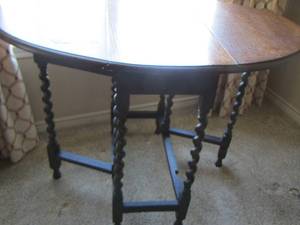 lot 25 image: VINTAGE BARLY TWIST GATE LEG KITCHEN TABLE - DROP SIDES TABLE - 28x41x31