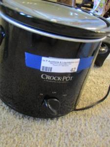 lot 42 image: small crock-pot