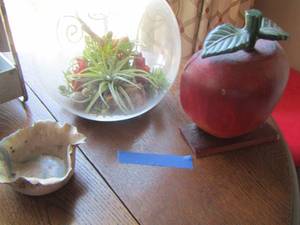 lot 48 image: metal apple dcor- glass apple dcor