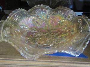 lot 57 image: Carnival glass rose design bowl