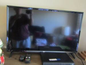 lot 14 image: 32 LG  TELEVISION , W SANYO Blue ray disc player with remotes