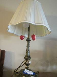 lot 60 image: brass table lamp with shade