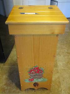 lot 62 image: wooden apple box