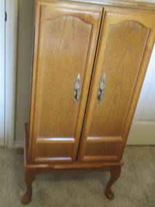 lot 68 image: Double door 7 drawer Jewelry box 45 x 22 x 16 NO CONTENTS INCLUDED