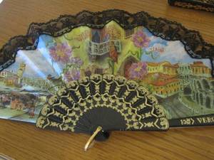 lot 70 image: Small Verona hand fan  (ITALY)