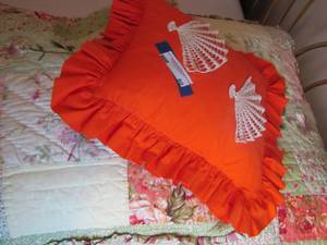 lot 80 image: 2 pillows- small throw pillow