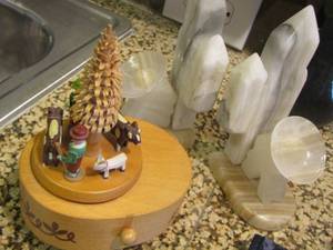 lot 96 image: REUGE Wooden Christmas music box  WSWISS MOVEMENT  & Onyx Siesta Man with Cactus  Bookends  Pair