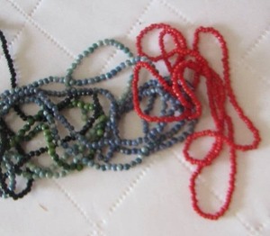 lot 123 image: beaded womens necklaces RED GREEN