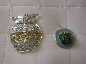 lot 135 image: apple necklace pendant
