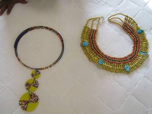 lot 140 image: beaded womens necklace