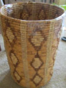 lot 103 image: wicker laundry basket
